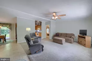 1037 Hemlock Cir, Manheim, PA 17545 - Photo 10