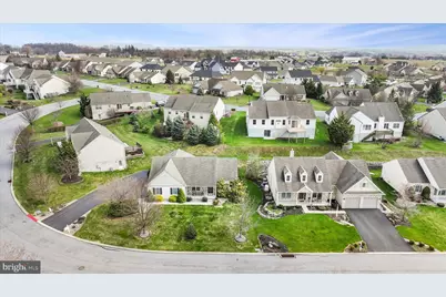 858 Water Edge Ct, Lebanon, PA 17046 - Photo 4