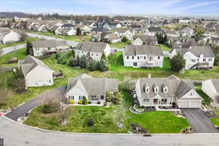 858 Water Edge Ct, Lebanon, PA 17046 - Photo 4