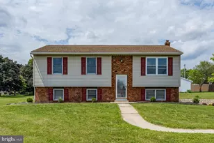 221 W Hamilton Ave, Myerstown, PA 17067 - Photo 2