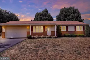 812 Sycamore Ln, Lebanon, PA 17046 - Photo 2