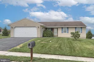 202 Village Dr, Newmanstown, PA 17073 - Photo 2
