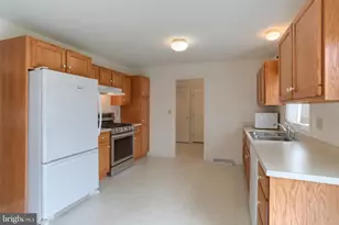 202 Village Dr, Newmanstown, PA 17073 - Photo 10