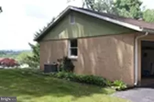 1813 Martin Dr, Lebanon, PA 17046 - Photo 4