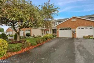 313 Acorn Cir, Lebanon, PA 17042 - Photo 2