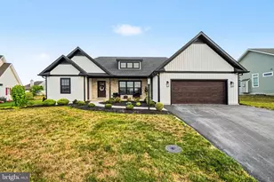 227 Daisy Dr, Lebanon, PA 17046 - Photo 2