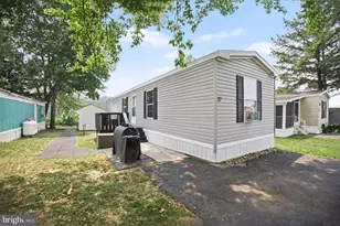 17 Lebanon Valley Ct, Lebanon, PA 17046 - Photo 1