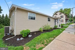 749 N Railroad St, Palmyra, PA 17078 - Photo 2