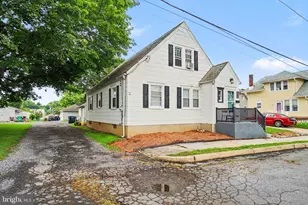 911 W Cherry St, Palmyra, PA 17078 - Photo 2
