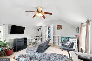 24 E Carpenter Ave, Myerstown, PA 17067 - Photo 14