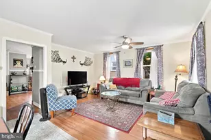 24 E Carpenter Ave, Myerstown, PA 17067 - Photo 2