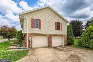 609 Richfield Dr, Lebanon, PA 17042 - Photo 2