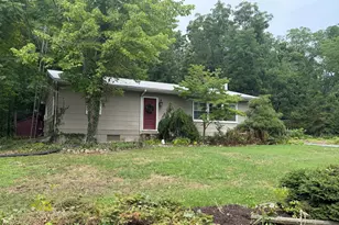 117 Lakeside Dr, Fredericksburg, PA 17026 - Photo 2