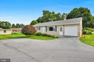 533 W Lincoln Ave, Myerstown, PA 17067 - Photo 2