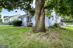 832 W Maple St, Palmyra, PA 17078 - Photo 2