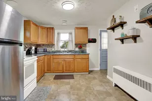 832 W Maple St, Palmyra, PA 17078 - Photo 12