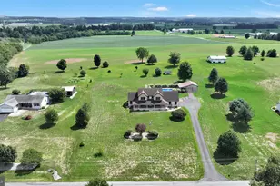 324 Chestnut Hill Rd, Fredericksburg, PA 17026 - Photo 2