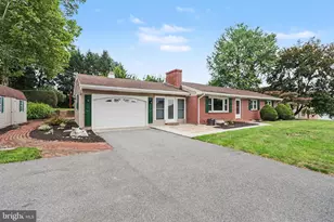 11 W Larch St, Annville, PA 17003 - Photo 2