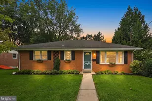 125 S Center Ave, Palmyra, PA 17078 - Photo 2