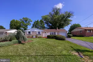 982 Daffodil Dr, Lebanon, PA 17042 - Photo 2