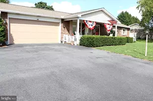 931 Oak Ln, Lebanon, PA 17046 - Photo 2