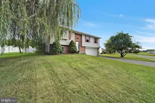 4 Edgemont Ln, Newmanstown, PA 17073 - Photo 2