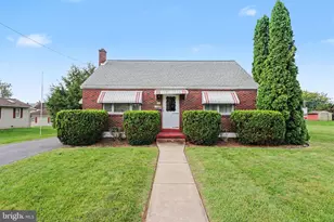 512 E Maple St, Cleona, PA 17042 - Photo 1