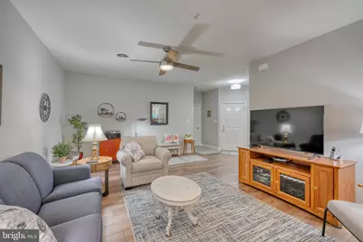 102 S Village Circle, Palmyra, PA 17078 - Photo 6