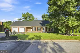 933 Redwood Ln, Lebanon, PA 17046 - Photo 1