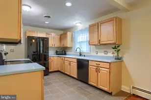 321 E Walnut St, Palmyra, PA 17078 - Photo 6