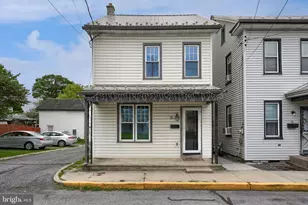 18 E Maple Ave, Myerstown, PA 17067 - Photo 2