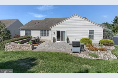 858 Water Edge Ct, Lebanon, PA 17046 - Photo 6