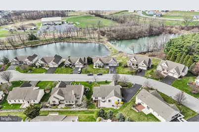 858 Water Edge Ct, Lebanon, PA 17046 - Photo 2