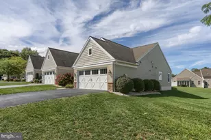 1061 Villa Dr, Lebanon, PA 17042 - Photo 2