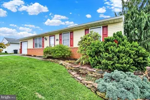 124 Treeline Dr, Newmanstown, PA 17073 - Photo 1