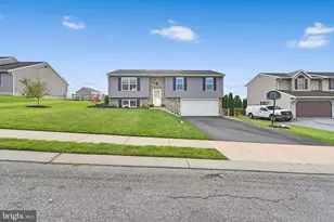 103 Sweetwater Ln, Newmanstown, PA 17073 - Photo 4