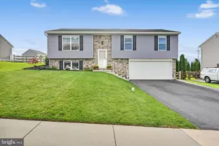 103 Sweetwater Ln, Newmanstown, PA 17073 - Photo 1