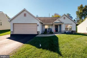 926 Sweetbay Ln, Lebanon, PA 17046 - Photo 1