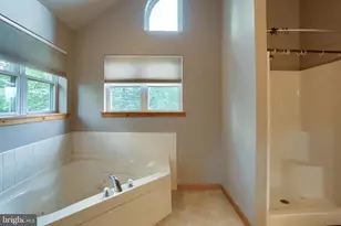 125 Pebble Beach Dr, Hazleton, PA 18202 - Photo 24