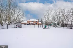 911 Seybert St, Hazleton, PA 18201 - Photo 10