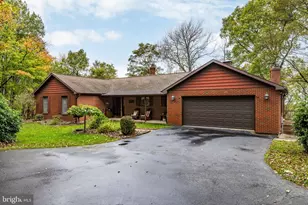 201 Skyline Dr, Hazle Township, PA 18202 - Photo 2