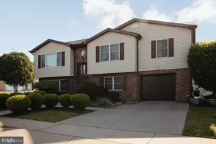 1017 Sarah St, Wilkes-Barre, PA 18705 - Photo 2
