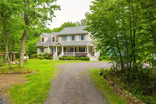 210 White Mountain Ln, Sugarloaf, PA 18249 - Photo 2