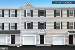 942 Allen Dr, Hazleton, PA 18201 - Photo 2