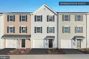 948 Allen Dr, Hazleton, PA 18201 - Photo 1