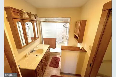 8 Loomis Park Rd, Hanover Township, PA 18706 - Photo 6