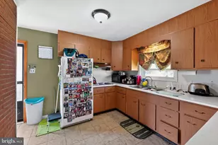 958 Seybert St, Hazleton, PA 18201 - Photo 8