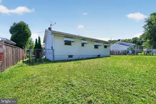 958 Seybert St, Hazleton, PA 18201 - Photo 4