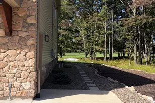 42 Spyglass Dr, Hazle Township, PA 18202 - Photo 4