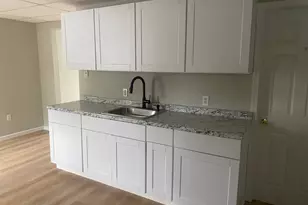 617 New York St, Dunmore, PA 18509 - Photo 2